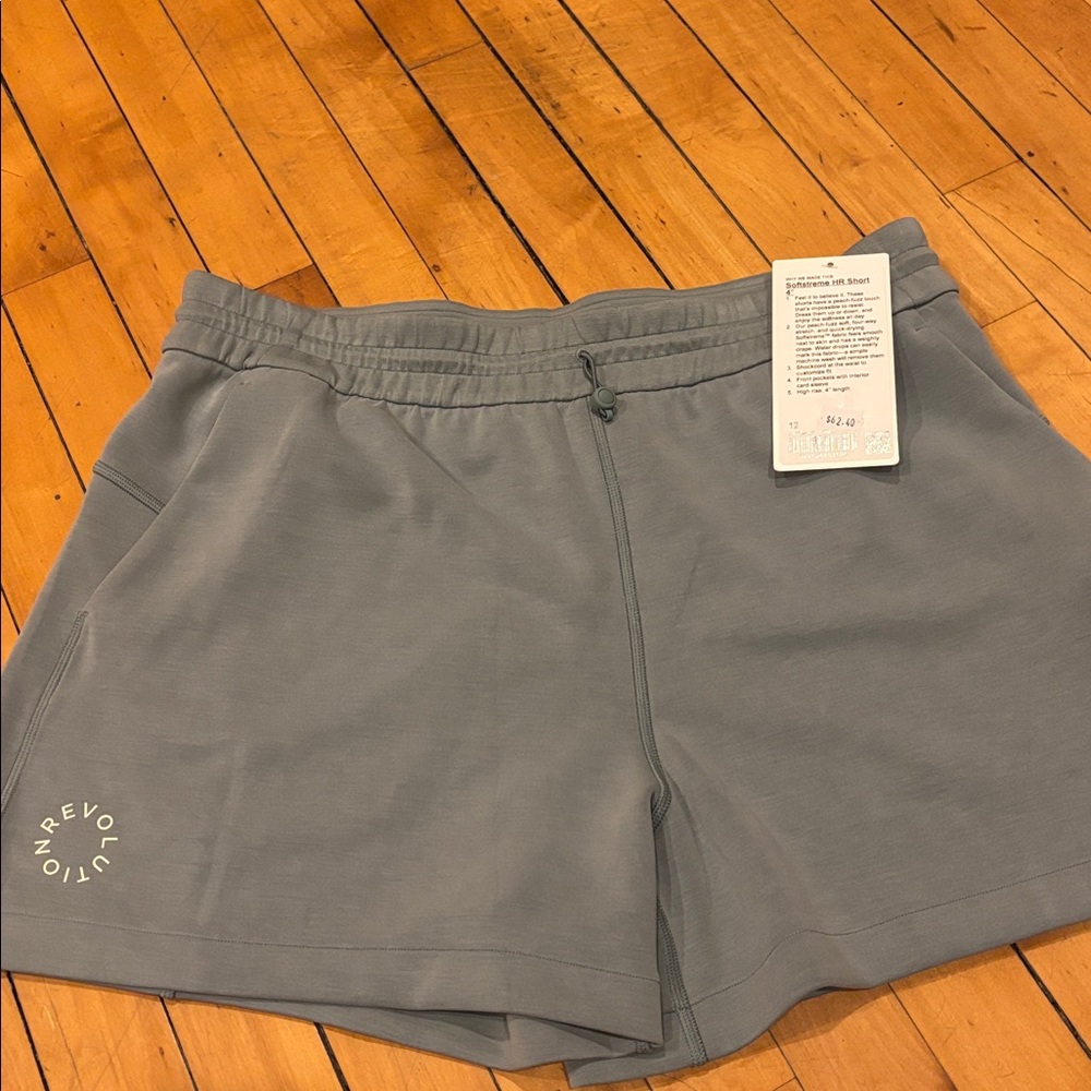 Lululemon Softstreme HR Short 4”, size 12 NWT